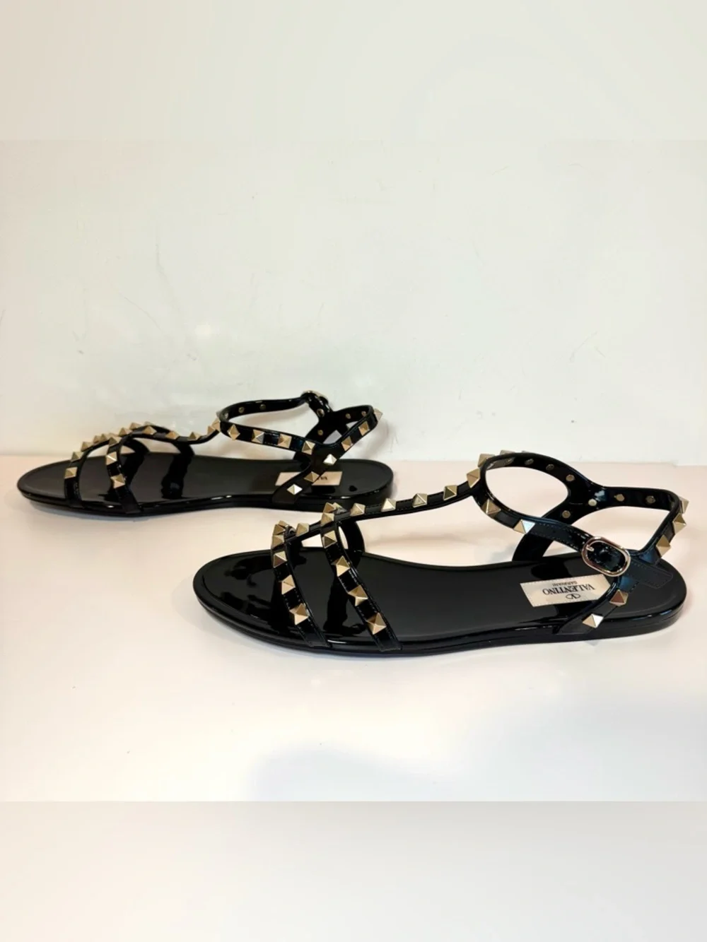 NWT Valentino Garavani Rockstud Black Rubber Sandals, Size 40